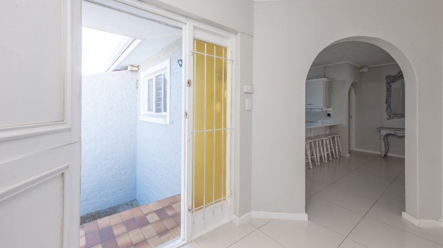 To Let 5 Bedroom Property for Rent in Struisbaai Western Cape